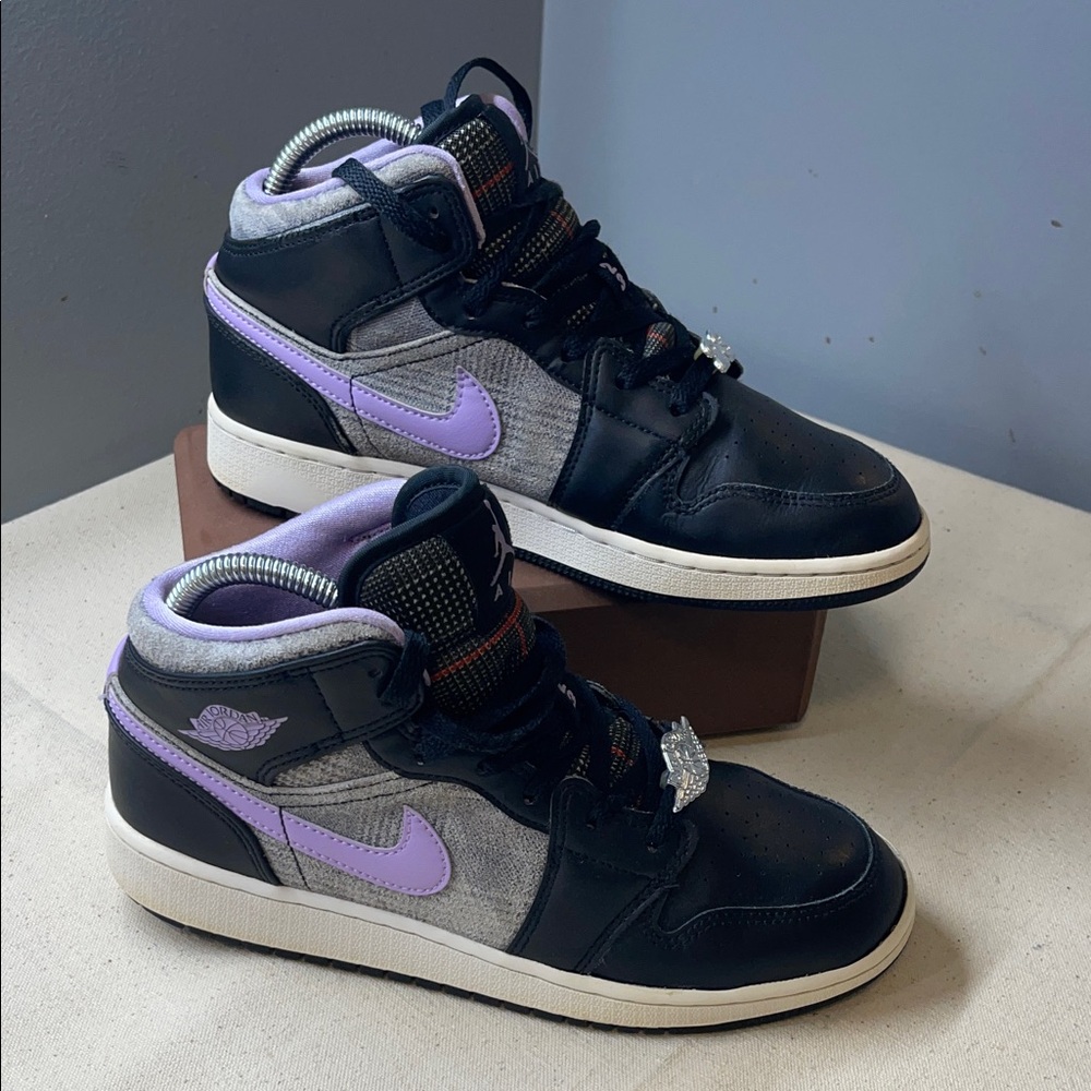 Nike Air Jordan, Black and Lavender High-Tops size 6